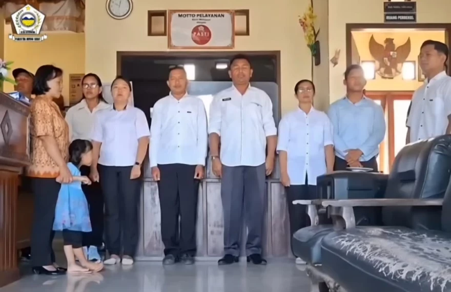 Pelaksanaan Mendengarkan, Menyanyikan Lagu Indonesia Raya dan Pancasila oleh Perangkat Desa Batungsel Bulan Maret