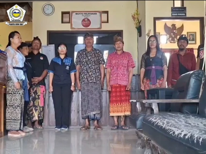 Pelaksanaan Mendengarkan, Menyanyikan Lagu Indonesia Raya dan Pancasila oleh Perangkat Desa Batungsel Bulan Pebruari